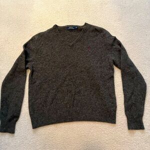 Ralph Lauren v neck sweater
Large
Wool